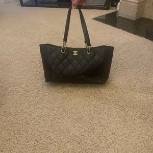 Chanel Pre-Owned Stitch Tote Bag.